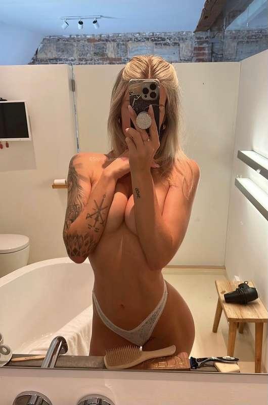 Just a simple selfie before showering 🧼😜
