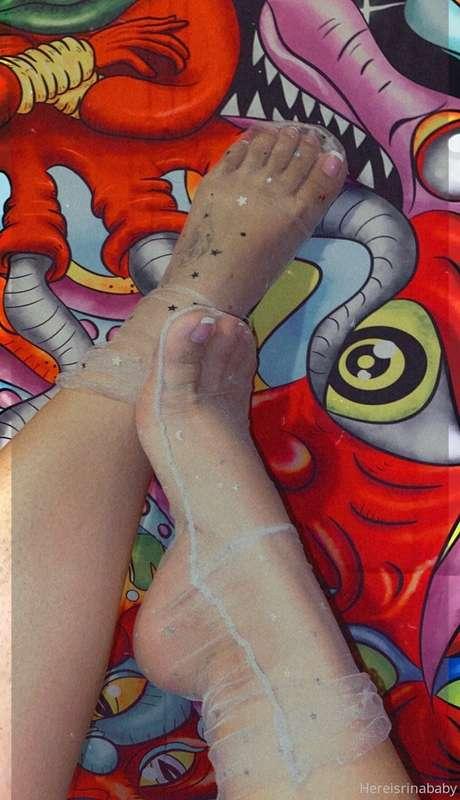 Pretty toes belong on big dicks 😜🍆💦
