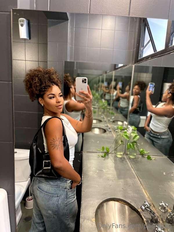  It's not your fault. I look like that on purpose.