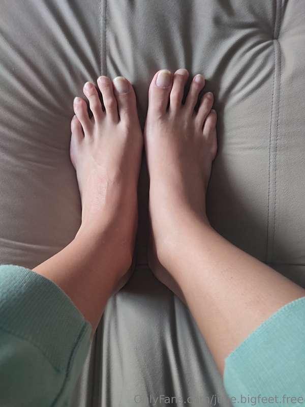 Worship my feet 🔥💰  Subscribe 50% for pics and videos every ..