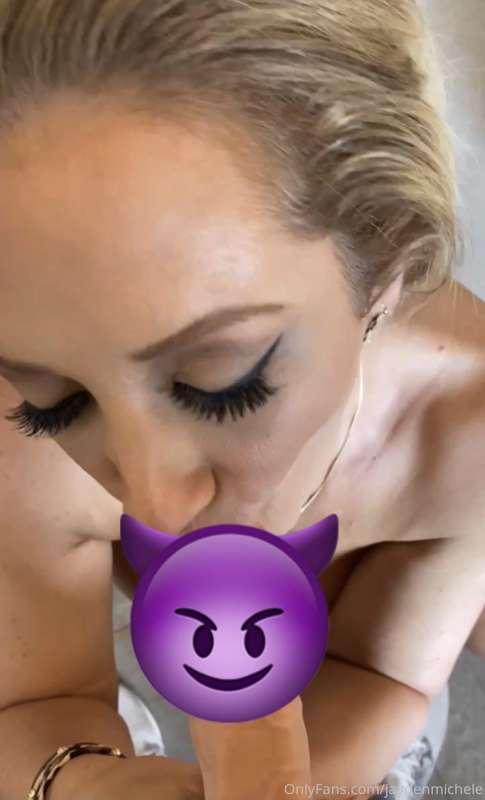 Leave me a 😈 if today’s video made you cum. 💋