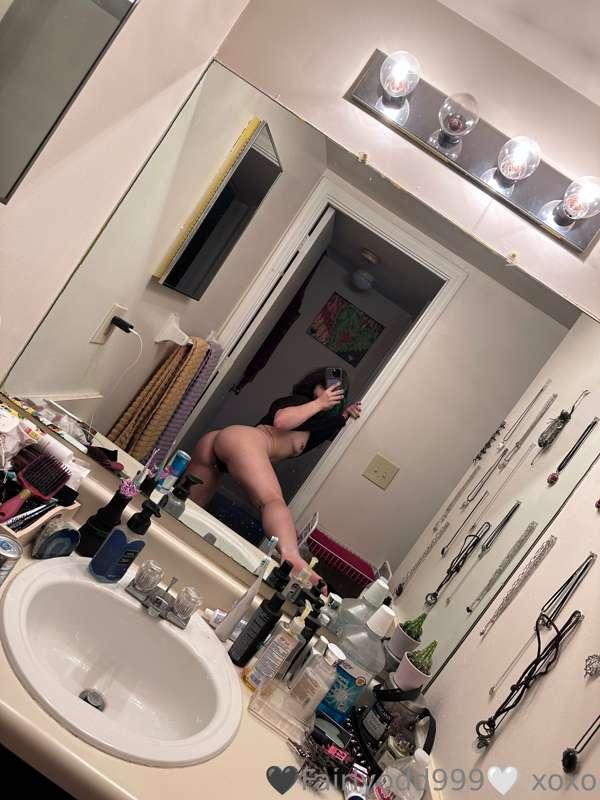 Goodmorning loves
My booty is looking reallllll bubbly today..