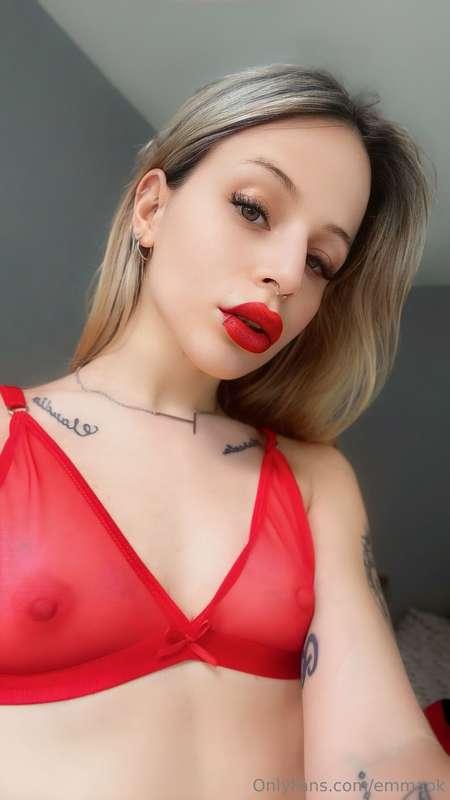 What do you want me to do with these red lips?❤️💋