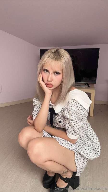 quanto sono seria qui 😂 chissà a cosa pensavo 🤭