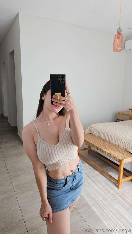I usually don’t wear skirts but they fit me so good
