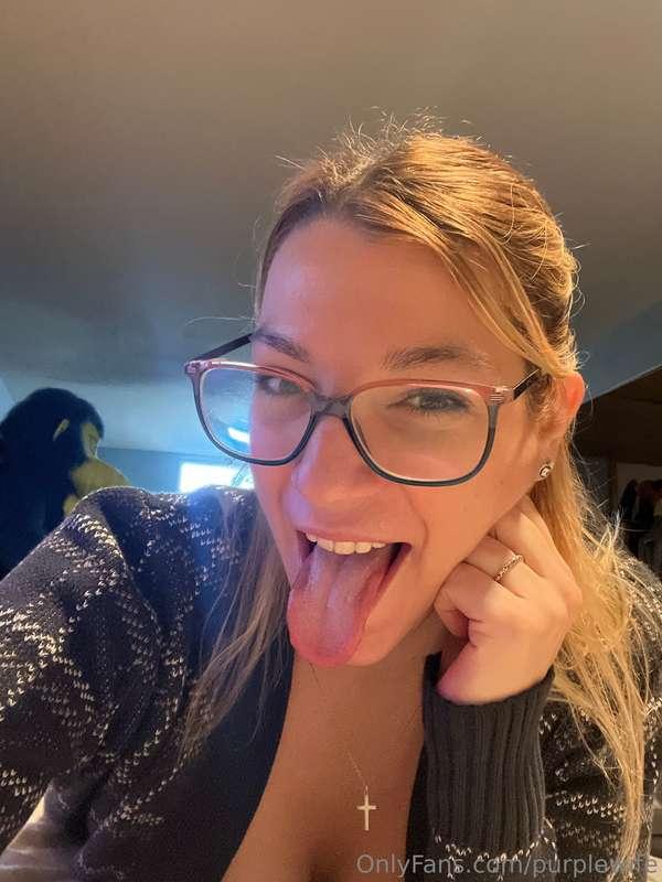 😈 finally something better for you guys 😘 happy hump day 🐪 H..
