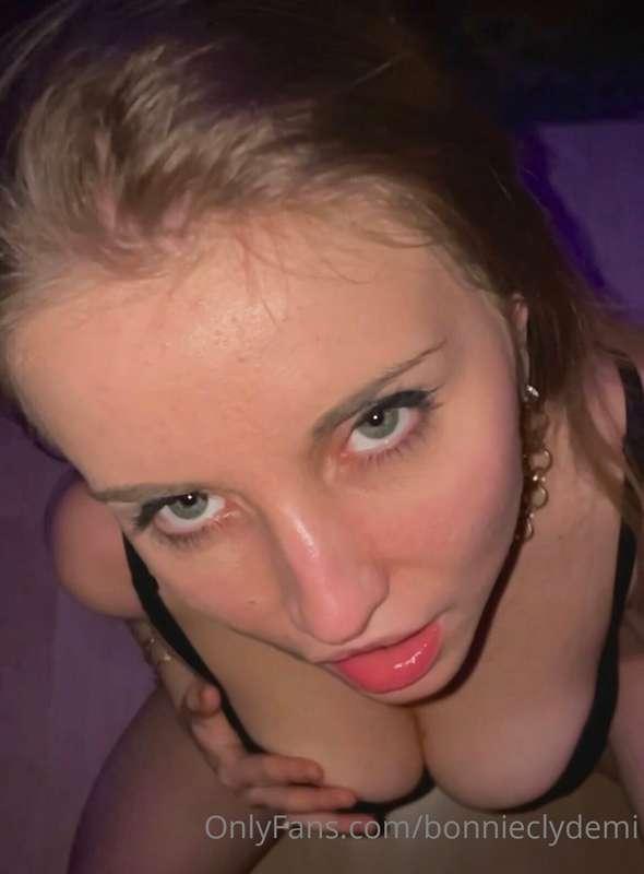 😈