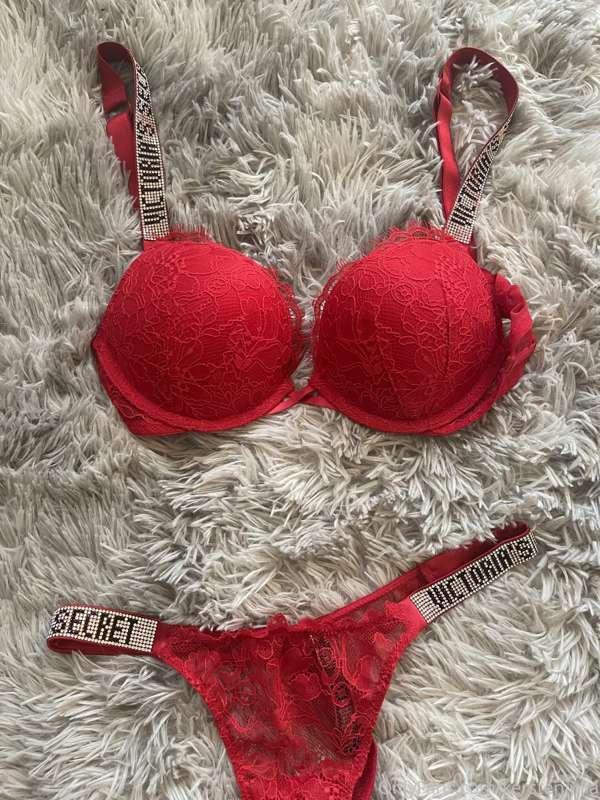 my favorite little red set ♥️ 😈 