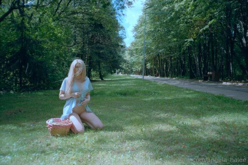 Can we sit here? I think it’s a nice spot for our picnic ^^