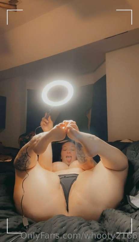 HOW TF DO PEOPLE GET PHOTOS IN THIS POSITION!!!  😂😂😂 my tong..