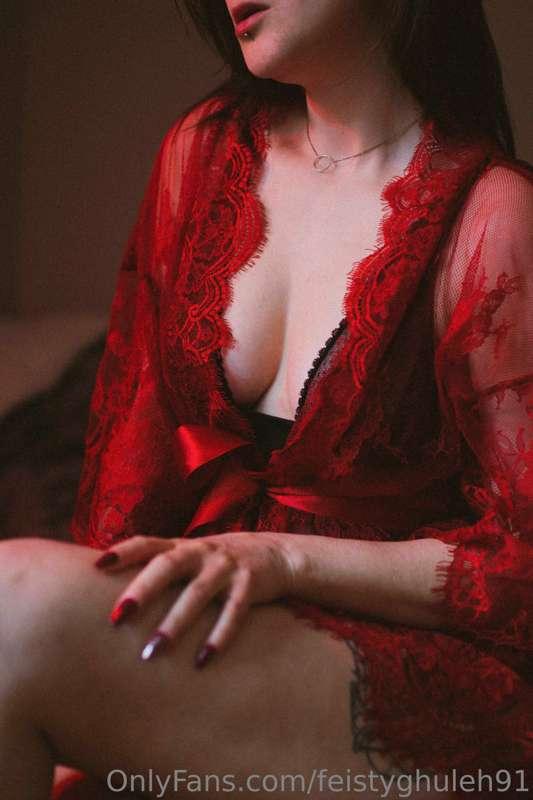 All Canon photos with the red lace robe.