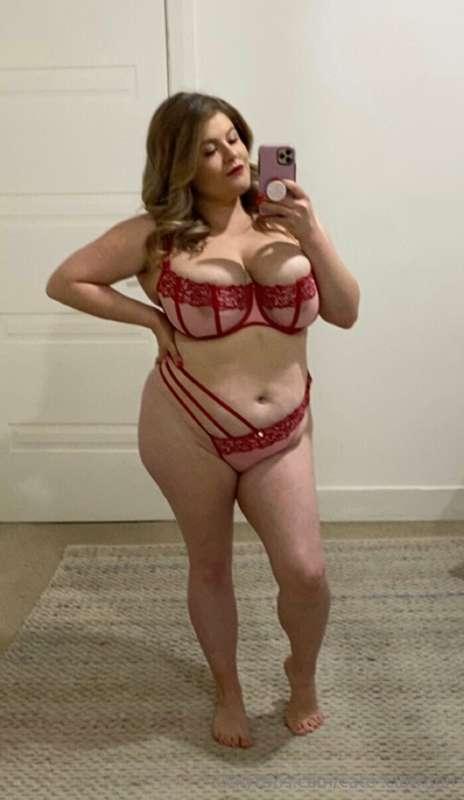 **I WANT SOMEBODY TO MAKE ME CUM HARD** 
who's it gonna be I..