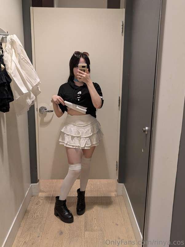 Oops~ I forgot to post about this~I got this cute skirt last..