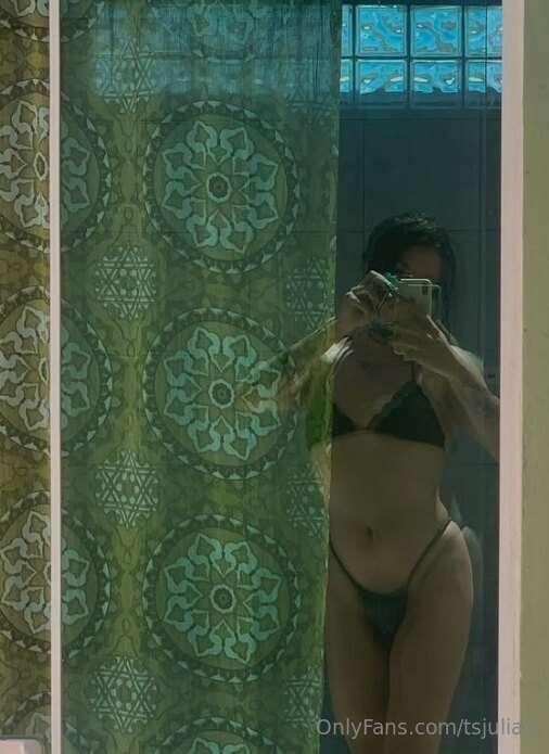 I like to take photos of my sexy body in the mirror.. 👀💋