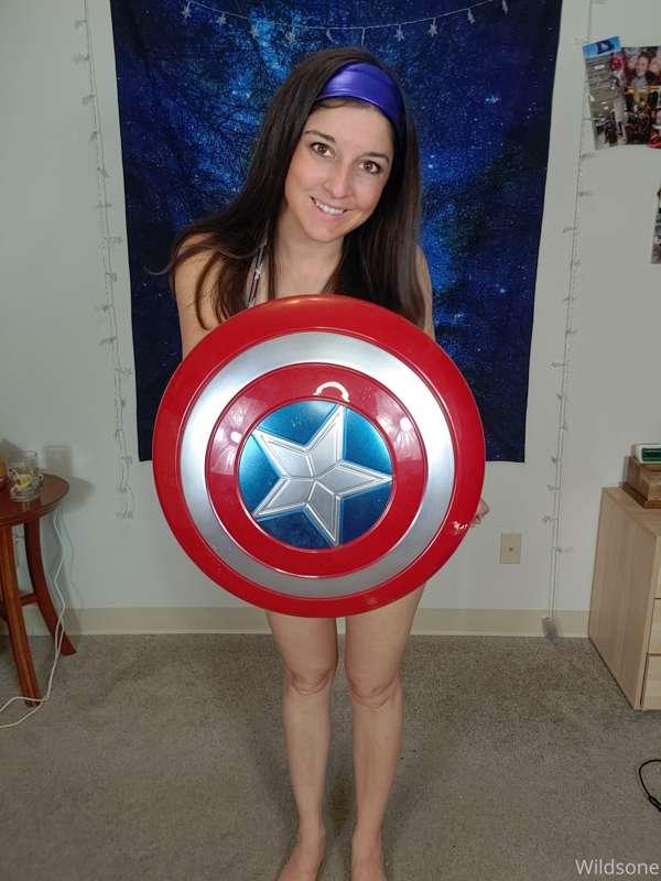 You know you want to see behind the shield >=] 

Full Set: $..
