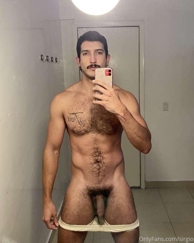 Me quedo un poco de leche de narciso.juka en la cara