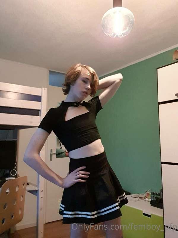 Hey, im not wearing anything under my skirt, wanna see? Ass ..