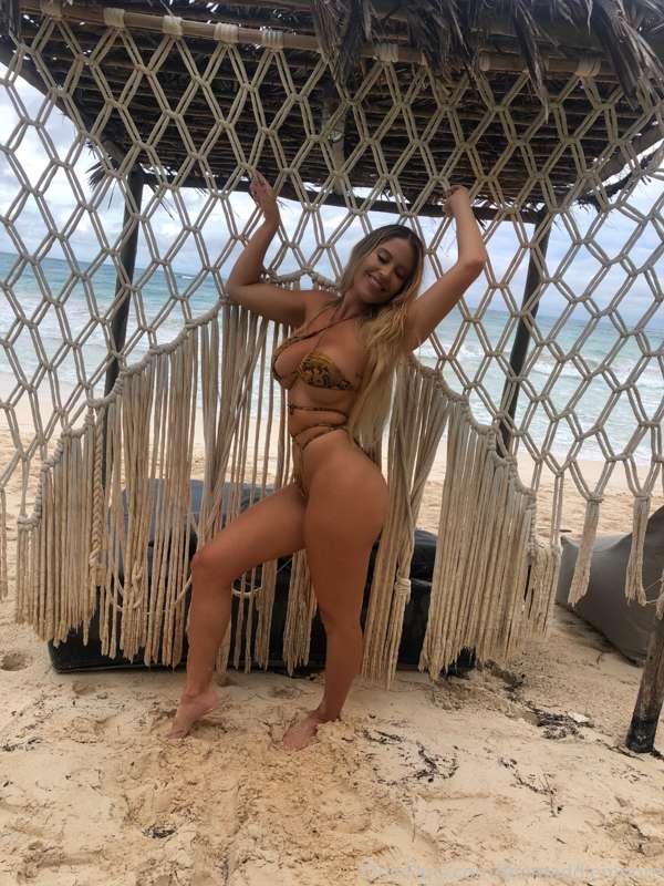 I wanna live here 🌞💘 #bikinibehavior