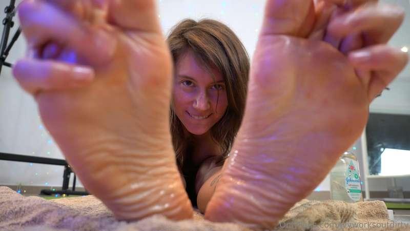 for the ones who enjoy feet XD