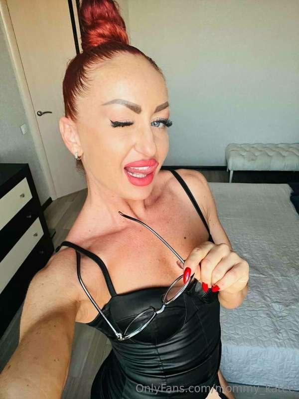 Let's play, I'm your teacher and you're my student.