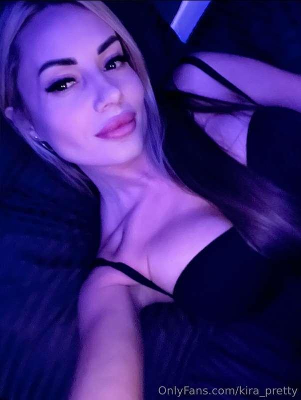 Would you like to get a good night kiss from my delicious li..