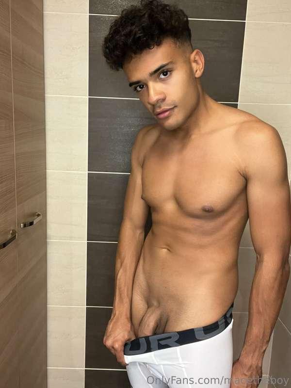 Strip me baby😏