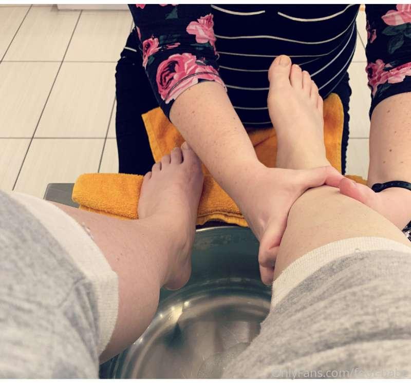 Got a pedicure today. Can you guess which color I chose? 💅🏼