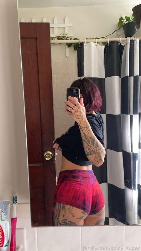 Aren’t these shorts just the best? They’re sooooo soft too, would feel great grinding on your lap, do you like to be teased?
#booty #ass #tattooed #bootypics 