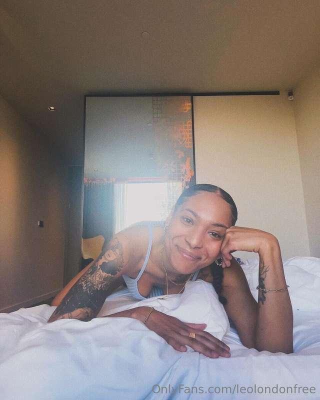 Like this if you would fuck me doggy style! 💦