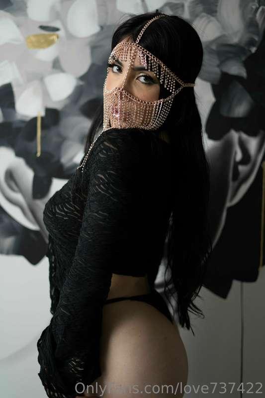 How do I look today? 🤭🖤