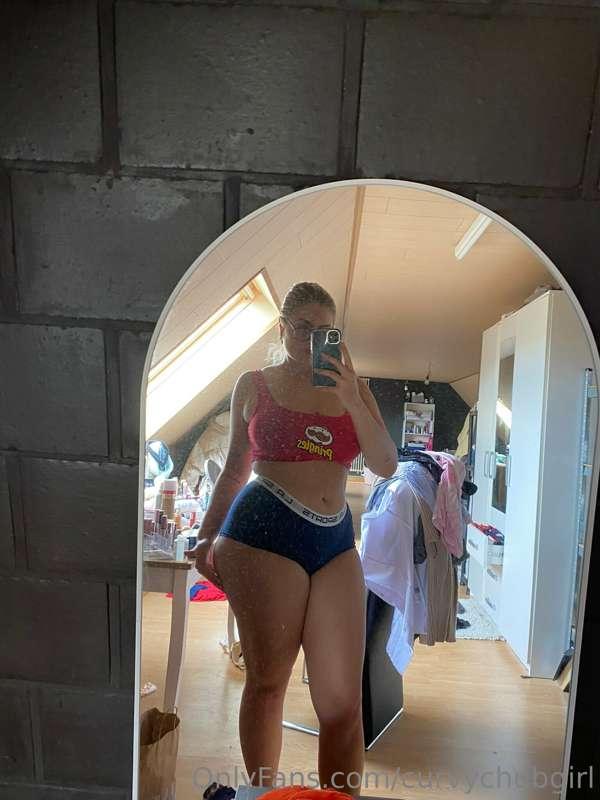 It’s all about the curves🫣🥵😈🍑