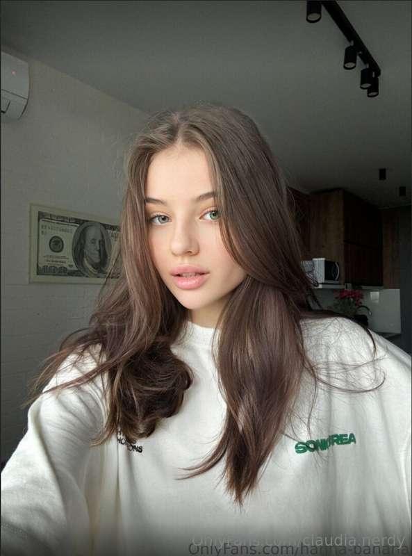 @hanna-banana
Free subscription 🟢 @hanna-banana

She is a ho..