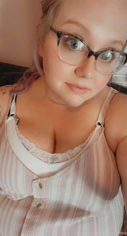 If you don’t have me added on snapchat, now is the time 💖 se..