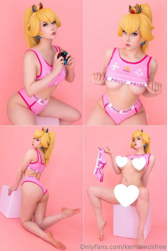 Gamer Peach (PHOTO-SET)Are you down for a little 1v1? 😏 pres..
