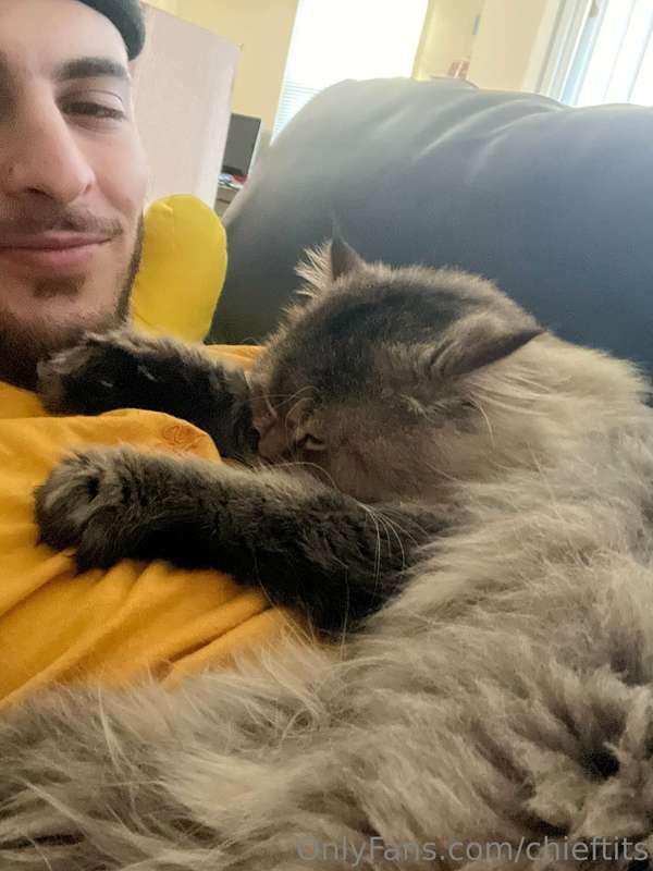 Lazy Sunday’s >>>>   What’s your favorite thing to do on the..