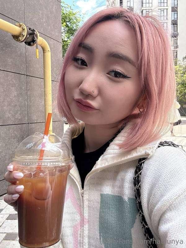 (｡-ᴗ-)✧ Quick for coffee and back to my new apartment.Still ..