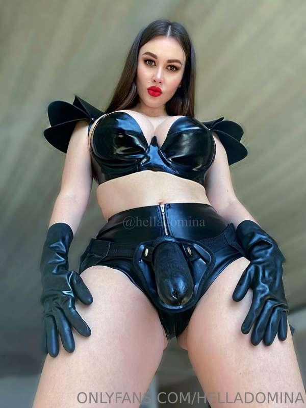 Want to see mommy cum?