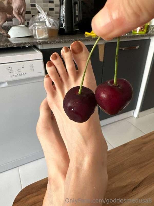 Feed from my feet!