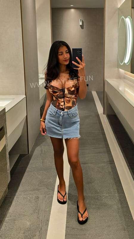 You like my outfit babe? 🥰
