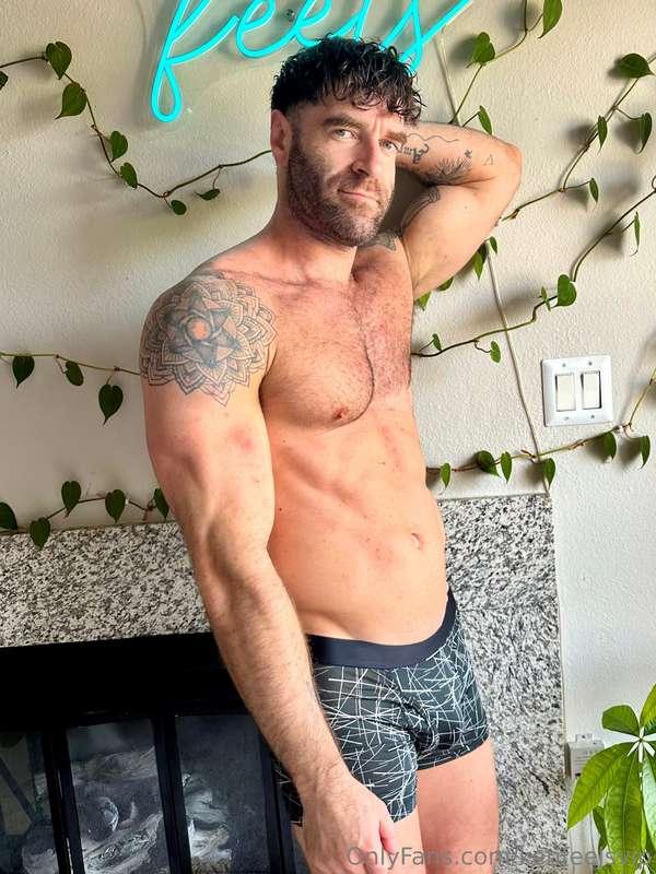 My Instagram got shut down 😤 so I had to start fresh. Come f..