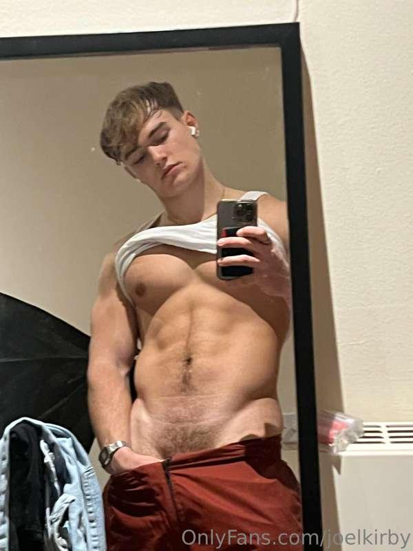 i’m bored message me to have a little bit of fun😈