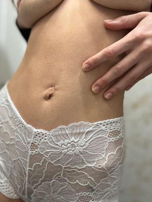 I need kisses right below my belly button 😏