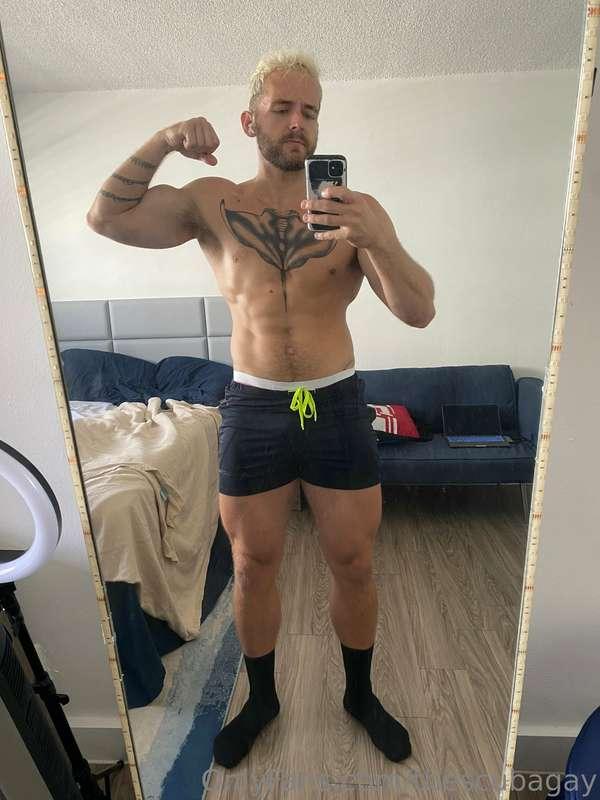 I worked out in a jockstrap today 😬 and I loved it. I’ve onl..