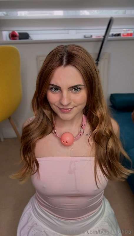 helenr_official image #0
