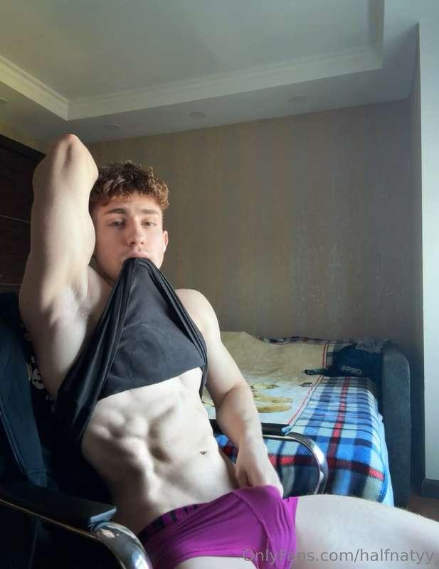 Guess what's harder, my abs or my cock? 💪🏻🍆