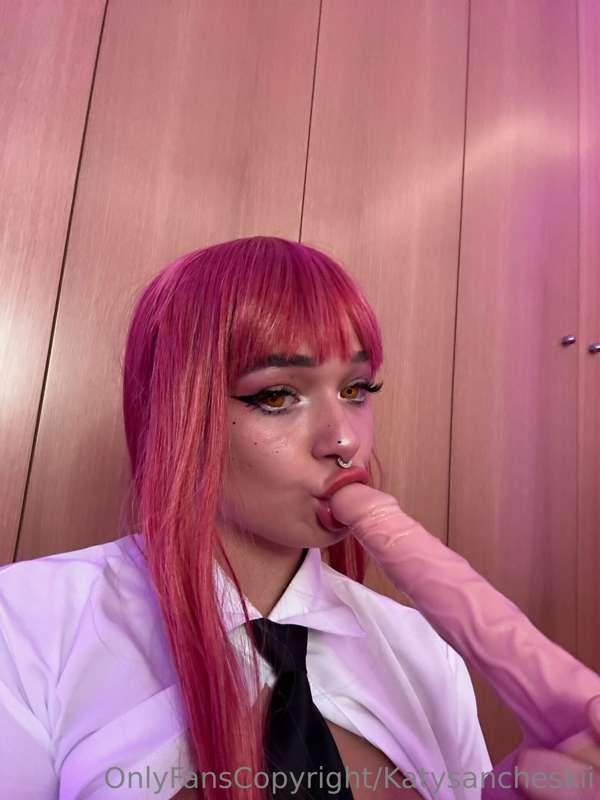 Te gustaría que me comiese toda tu polla?😋😋🤤