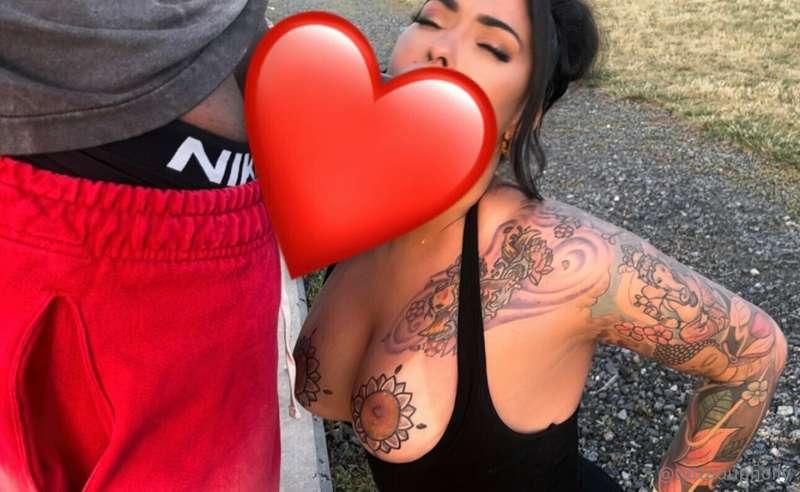 Any time any place daddy gets this throat 😈😇😇🎥🎞️🍿 outdoor sc..