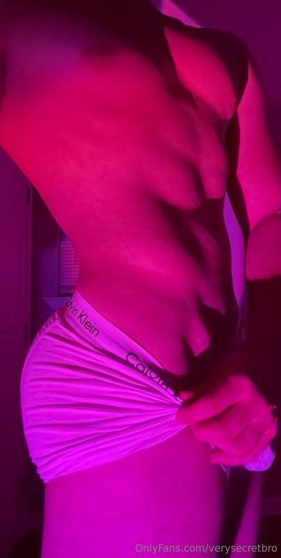 Ready for your hands on my abs tonight 😈
