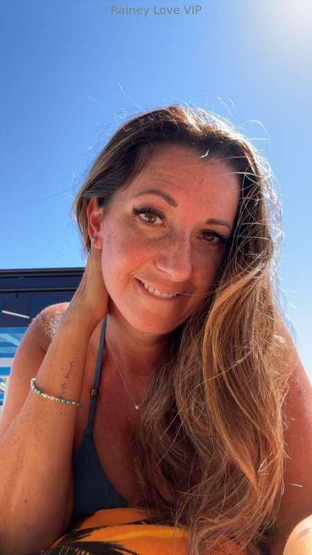 Soaking up all the ☀️ I can! 😍