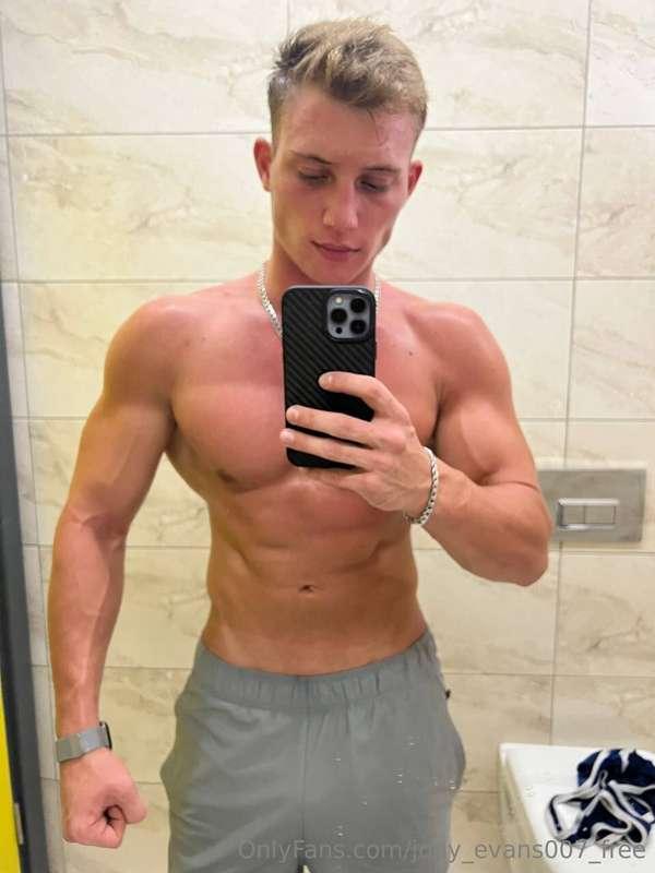 Let me play muscles in bed and I show u a true miracle🔥🔥🔥